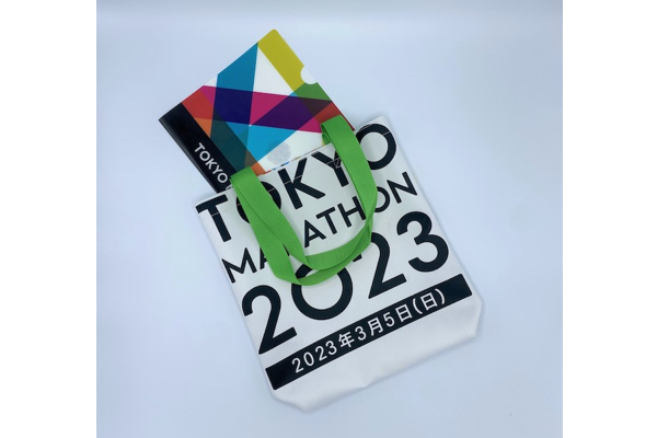 東京マラソン2023大会フラッグアップサイクルしたトートバック